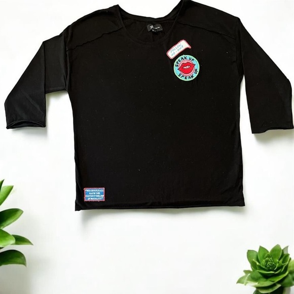 Yfl RESERVED graphic top. Perfect “Back to School” statement piece. - Picture 1 of 3